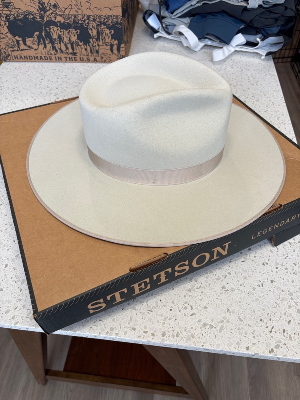 Stetson Men’s Cream Felt Ranch Hat with Feather Trim - Picture 3 of 8
